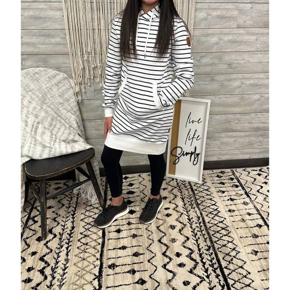 NEW WANAKOME long stripe hoodie dress in black/white - Picture 1 of 3